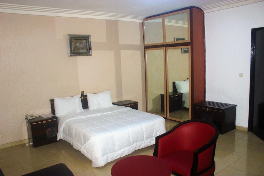 Riviera Hotel Benin Котону Екстериор снимка