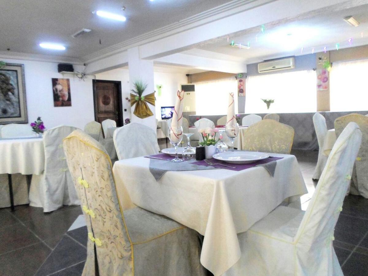 Riviera Hotel Benin Котону Екстериор снимка