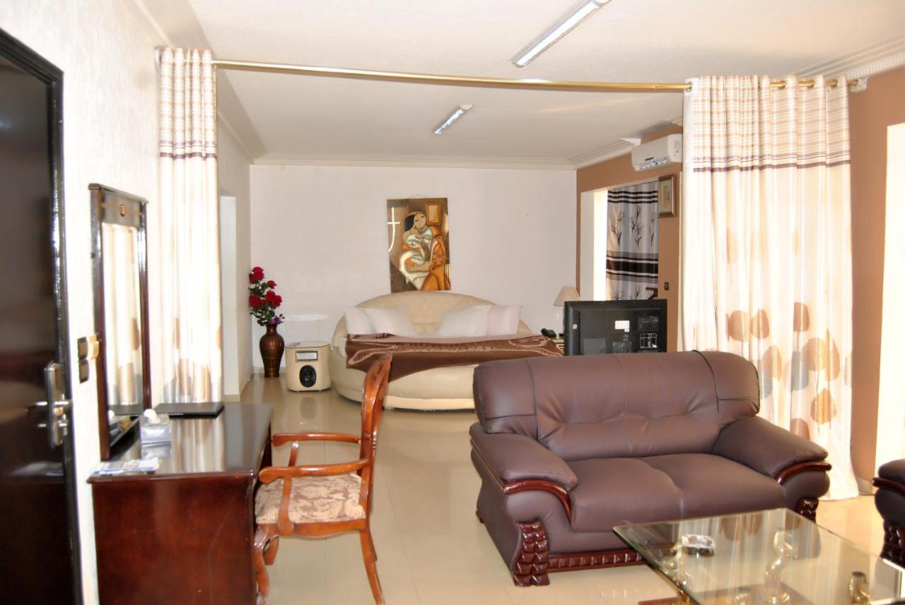 Riviera Hotel Benin Котону Екстериор снимка