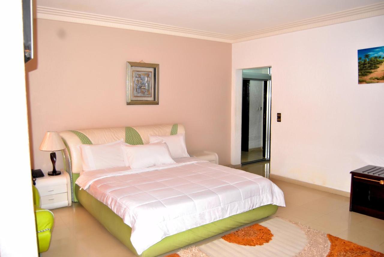 Riviera Hotel Benin Котону Екстериор снимка