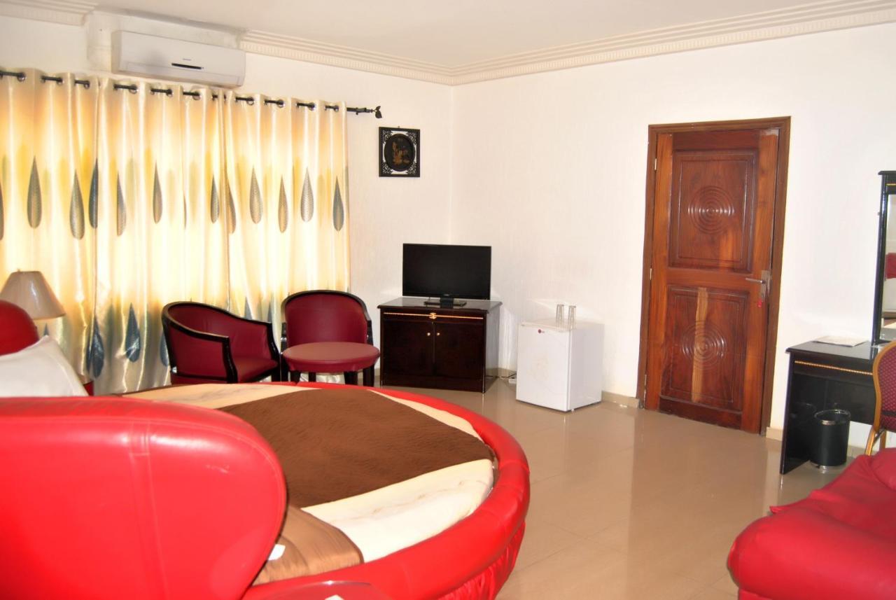 Riviera Hotel Benin Котону Екстериор снимка