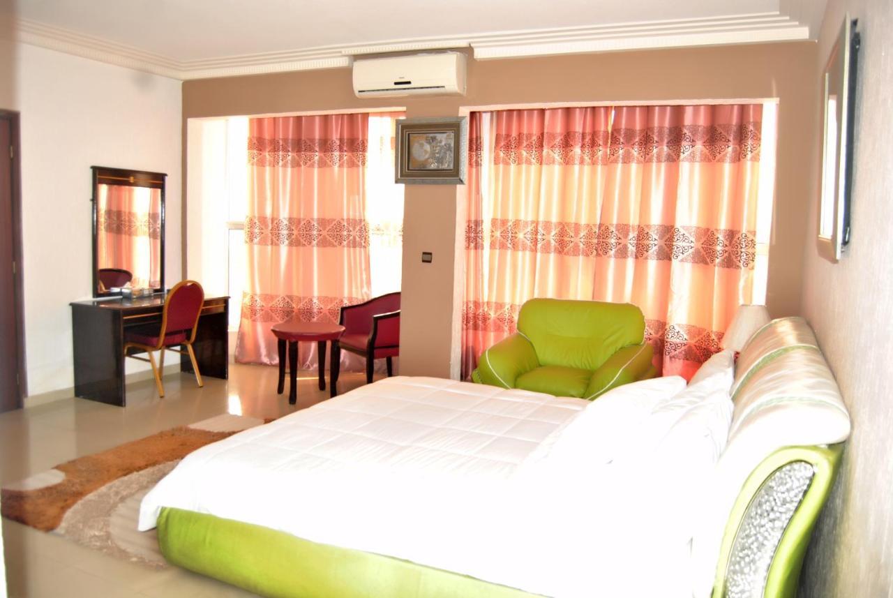 Riviera Hotel Benin Котону Екстериор снимка